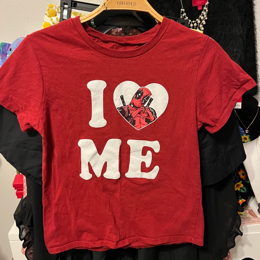 Red and White Graphic Tee I ❤️ me